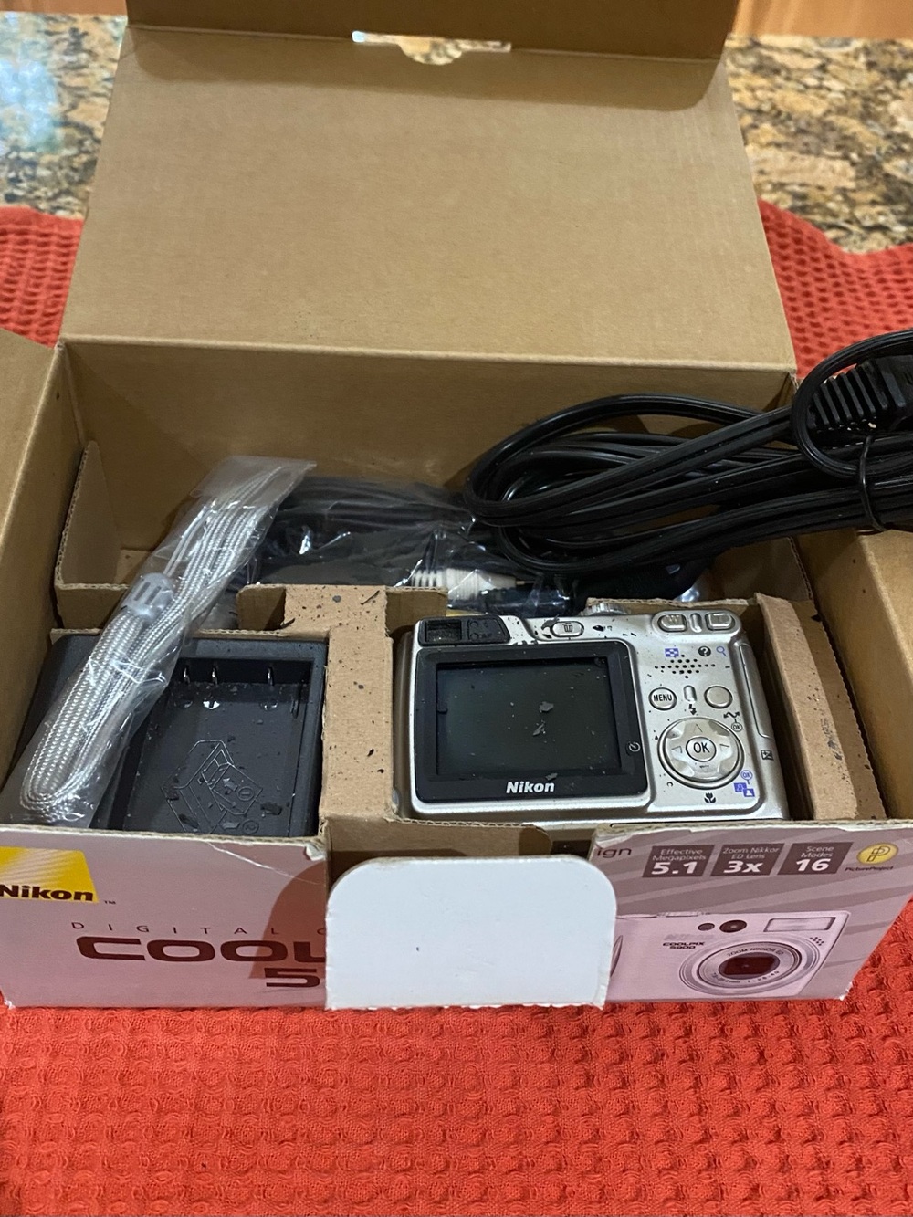 Nikon Coolpix 5900 Digital Silver Camera - EUC - Picture 2 of 11